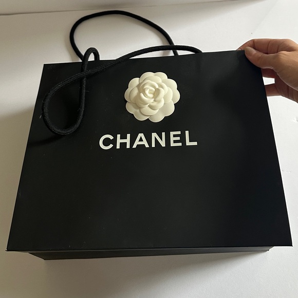 CHANEL Black and White Shopping Gift Bag - Picture 2 of 7